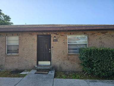 Main picture of 1027 N Brunnell Pkwy