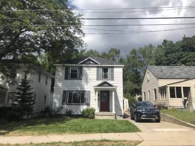 Main picture of 905 Hazen St SE