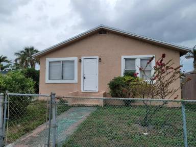 Main picture of 628 W 7th St