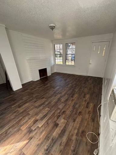 Main picture of 2946 Midway St