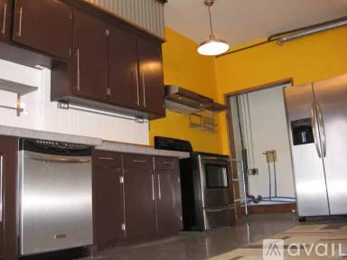 Main picture of 38 W 4th St