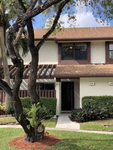 Main picture of 4342 Carambola Cir N