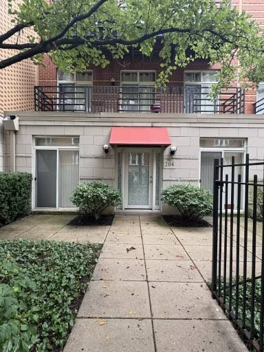 Main picture of 1033 E 46th St