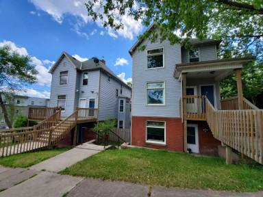 Main picture of 421 N 1st Ave W