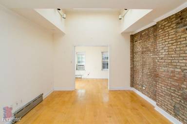 Main picture of 120 Christopher St