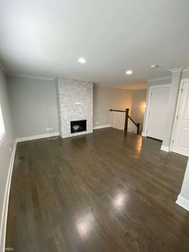 Main picture of 4201 N Paulina St