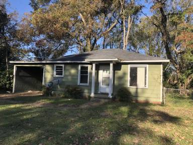 Main picture of 107 S 1st St