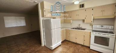 Main picture of 5135 E Oak St