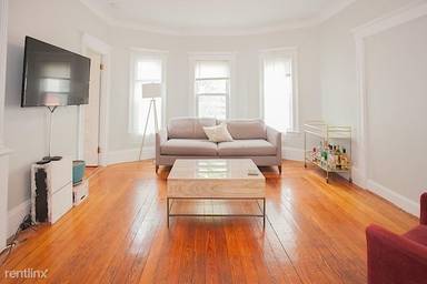 Main picture of 44 Holyoke Rd