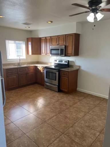 Main picture of 149 N Phyllis Apartments