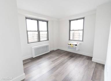 Main picture of 71 W 12th St