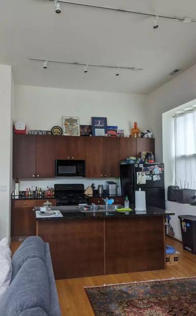 Main picture of 2401 W North Ave