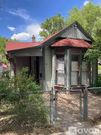 Main picture of 735 Bennett Ave