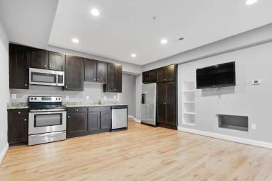 Main picture of 709 Irving St NE