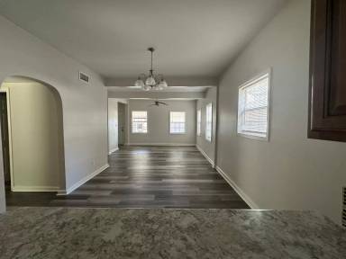 Main picture of 611 W 4th St