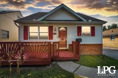 Main picture of 1845 Newport Ave