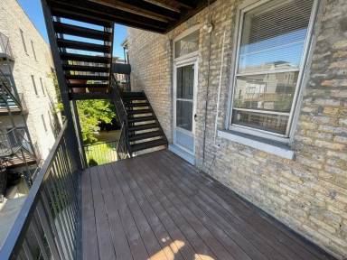 Main picture of 3800 N Damen Ave