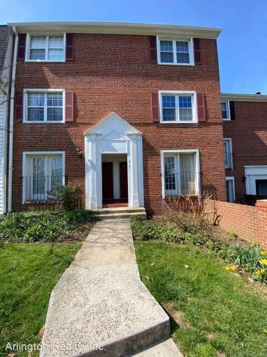 Main picture of 2641 S Walter Reed Drive