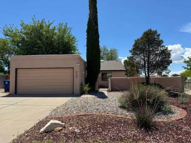 Main picture of 9700 Compadre Ln NE