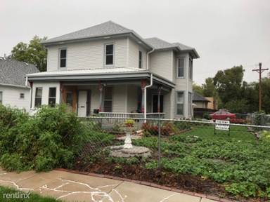 Main picture of 2440 Lynn St