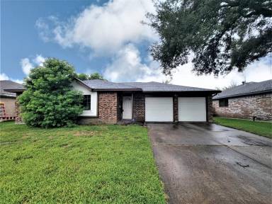 Main picture of 721 Academy Ln