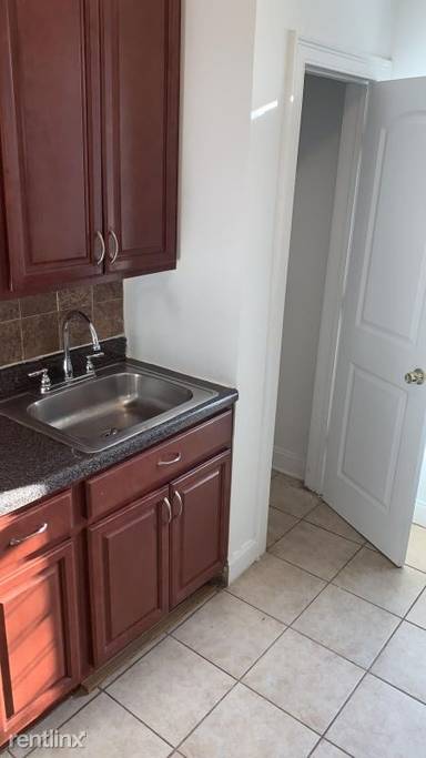 Main picture of 11 Gifford Ave