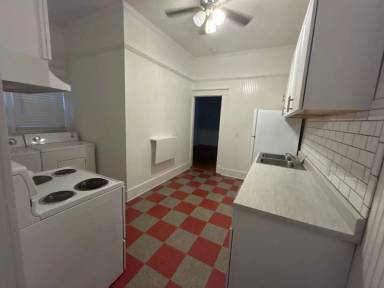 Main picture of 2088 Elzey Ave