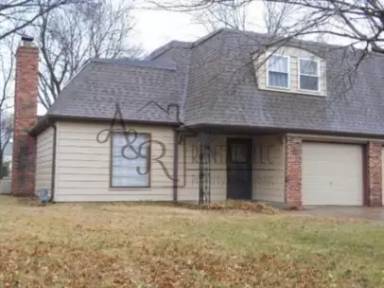 Main picture of 706 Village Dr