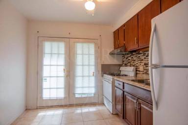Main picture of 403 W 9th St
