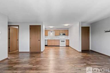 Main picture of 1005 S Lake St