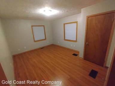 Main picture of 2701 South Blvd