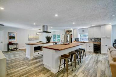 Main picture of 2594 Marcinski Rd