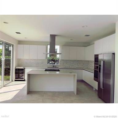 Main picture of 9729 NW 75th St