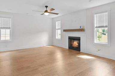 Main picture of 393 Frontier Dr