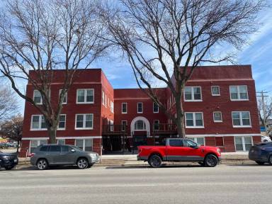 Main picture of 300 S 16th St