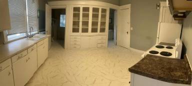 Main picture of 151 W School St