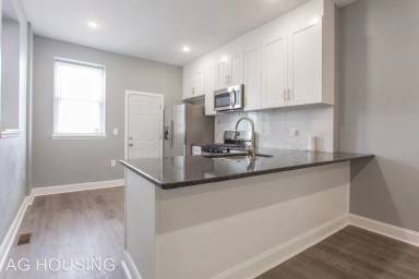 Main picture of 5703 Warrington Ave