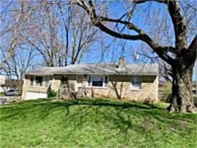 Main picture of 219 E 19th St