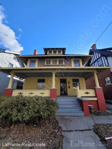 Main picture of 715 W Delaware Ave