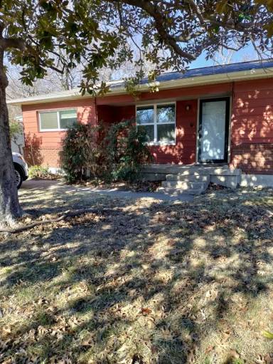 Main picture of 1402 Oakwood Dr