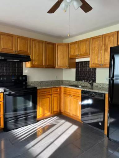 Main picture of 41 Woodward Ave