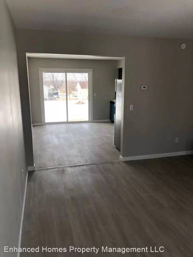 Main picture of 5416 N Linwood Ave