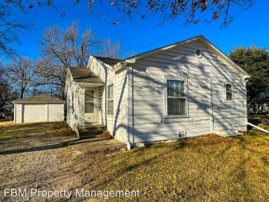 Main picture of 909 S Paris St