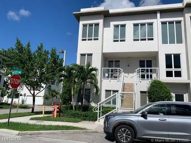 Main picture of 10305 NW 63rd Ter