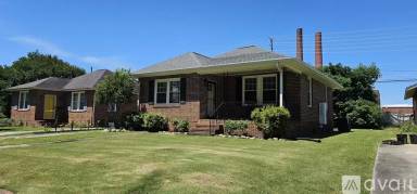 Main picture of 19 Poplar St NE