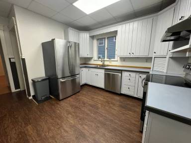 Main picture of 28 1/2 Vincent St