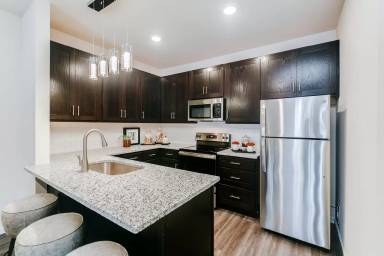 Main picture of 6021 W Outer Rd