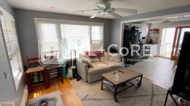 Main picture of 139 W 6th St