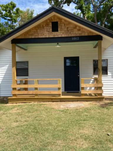 Main picture of 1012 E Farrall