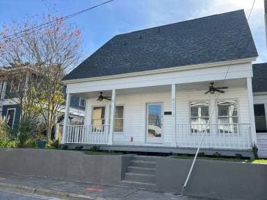 Main picture of 427 E Intendencia St